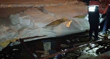 Van'da ahır çöktü, 5 küçükbaş hayvan telef oldu