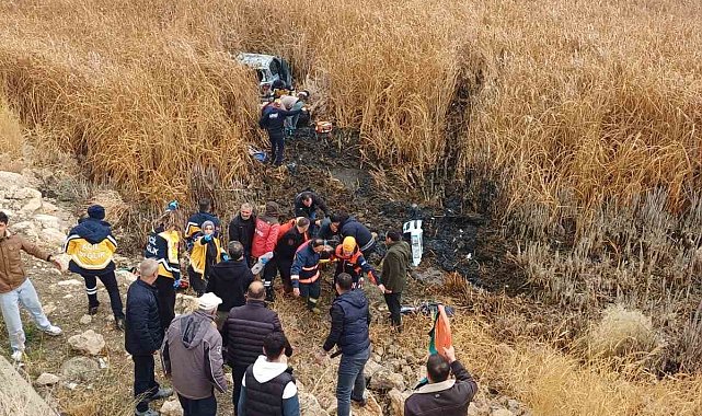 Van'da araç bataklığa uçtu: 5 yaralı