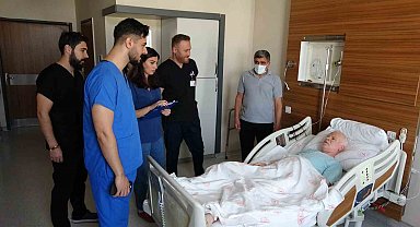 Van'da ölümcül damar yırtığı 15 kişilik ekip tarafından ameliyat edildi