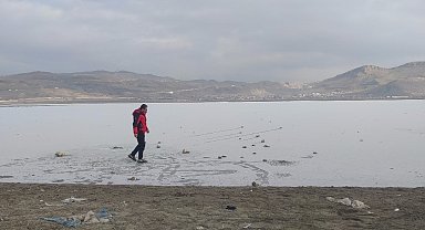 Van'da Sibirya soğukları: Sıhke Göleti'nin yüzeyi buz tuttu