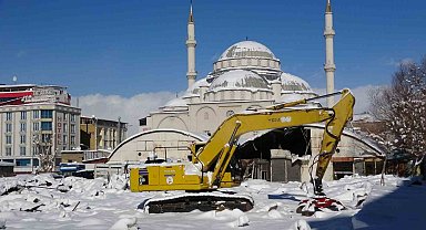 Van'ın 27 yıllık Mısır Çarşısı iki katlı modern arasta oluyor