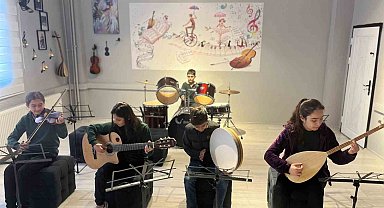 Vefalı eş, hayatını kaybeden kocasının anısına kütüphane ve müzik atölyesi kurdu