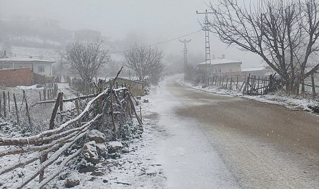 Vezirköprü'de mevsimin ilk kar yağışı