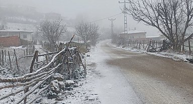 Vezirköprü'de mevsimin ilk kar yağışı