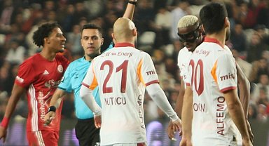 Victor Osimhen cezalı duruma düştü