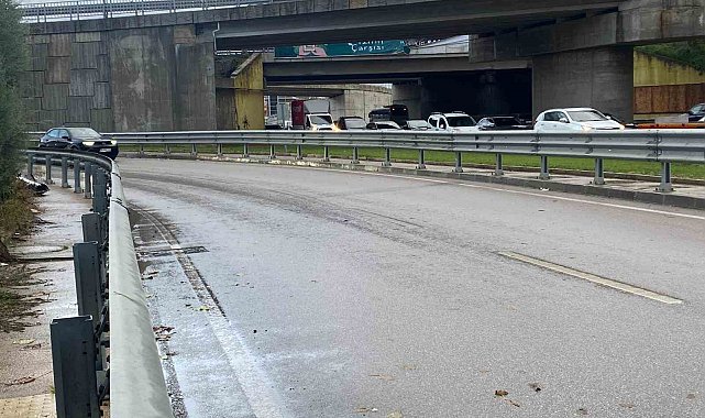 Yağışlı havada bariyere çarpan motosikletin sürücüsü hayatını kaybetti