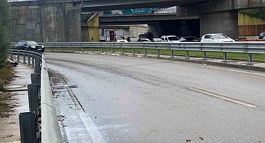 Yağışlı havada bariyere çarpan motosikletin sürücüsü hayatını kaybetti