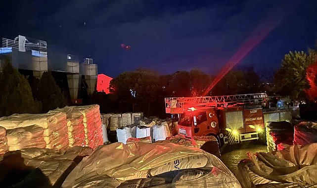 Yalıtım fabrikasında yangın: 16 kişi dumandan etkilendi