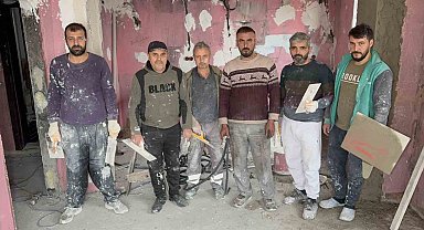 Yanan ev imece usulü tamir ediliyor