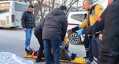 Yaralı motosiklet sürücüsü yaralı annesinin elini tutup moral verdi