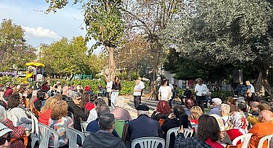 Yaşlı evinde kuşakları buluşturan yeni yıl etkinliği