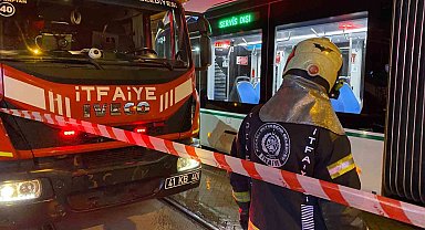 Yaşlı kadın yolun karşısına geçmek isterken tramvayın altında kaldı