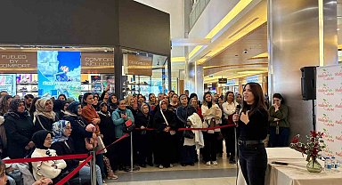 Yazar Dilek Cesur MalatyaPark'ta okurlarıyla buluştu