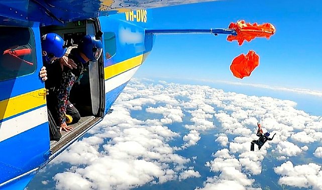 Yedek paraşütü uçağın kuyruğuna takıldı, 4 bin 600 metre yükseklikte asılı kaldı