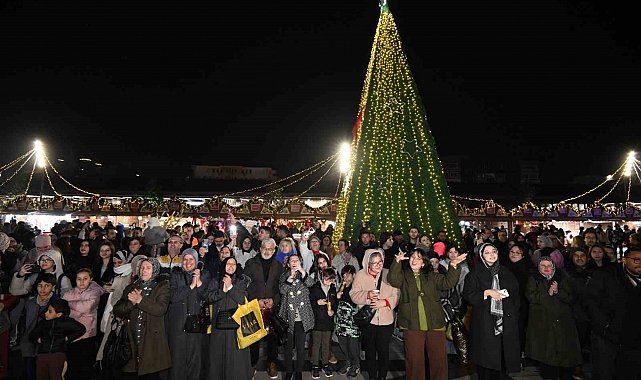 Yeni Yıl Festivali akşam saatlerine renk kattı