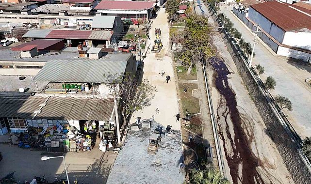 Yenipazar'da Doğu Mahallesi'nde parke taşı çalışmaları sürüyor