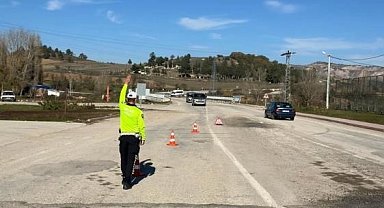 Yenipazar'da trafik güvenliği denetimleri aralıksız sürdürülüyor