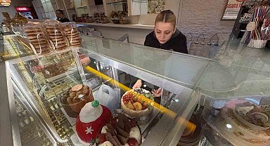 Yılbaşına özel hazırlanan 40 pastaya altın gizlediler