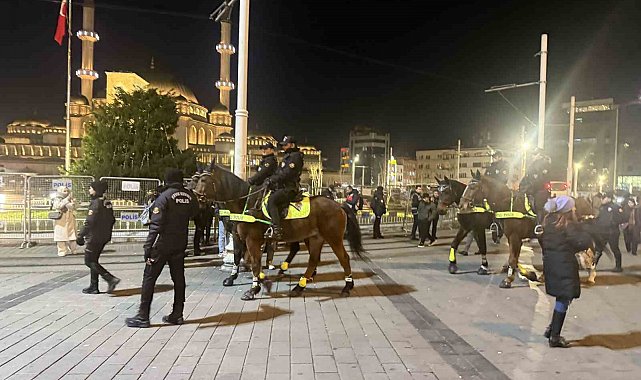 Yılbaşına saatler kala atlı polisler İstiklal Caddesi'nde devriyede