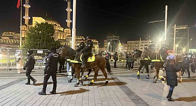 Yılbaşına saatler kala atlı polisler İstiklal Caddesi'nde devriyede