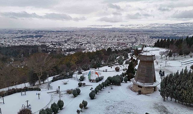 Yılın son karı Eskişehir'i beyaza bürüdü