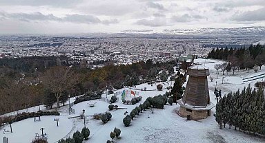Yılın son karı Eskişehir'i beyaza bürüdü