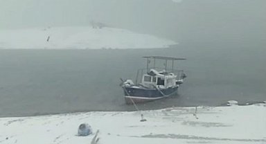 Yoğun kar ve sis balıkçıları durdurdu: Tekneler kıyıya çekildi