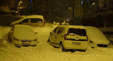 Yoğun kar ve tipi Bitlis'te hayatı olumsuz etkiledi