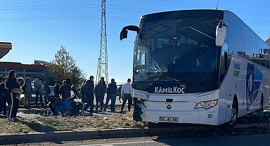 Yolcu otobüsü ile traktör çarpıştı: 1 yaralı