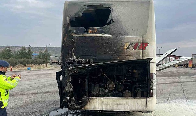 Yolcu otobüsü seyir halindeyken yangın çıktı