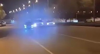 Yolu çekerken kaza anını kaydettiler