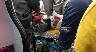 Yolun karşısına geçmek isterken otomobil çarptı: 1 yaralı