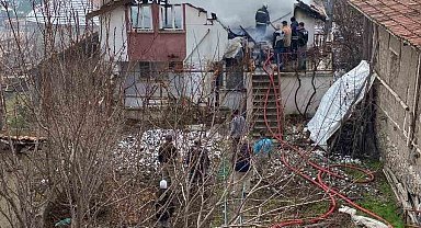 Yozgat'ta binada çıkan yangında yoğun duman gökyüzünü kapladı