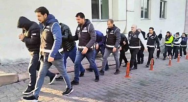Yüksek maliyetli kanser ilaçlarını usulsüz şekilde temin edip kamuyu 88 milyon zarara uğratan 12 kişi adliyede