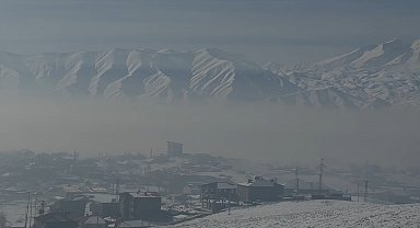 Yüksekova sis altında kaldı