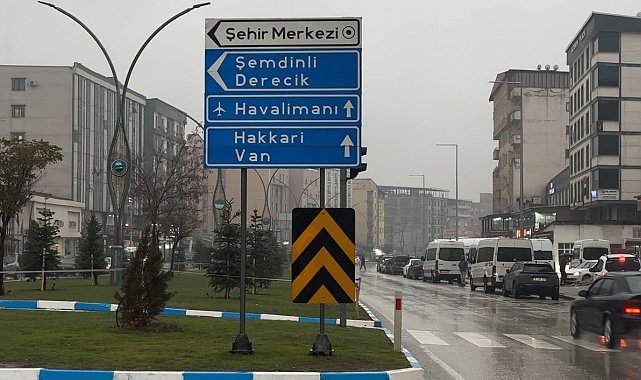 Yüksekova'da yoğun yağışlar uçak seferlerini durdurdu