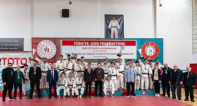 Yunusemre Belediyespor erkek judo takımı Süper Lig'e yükseldi
