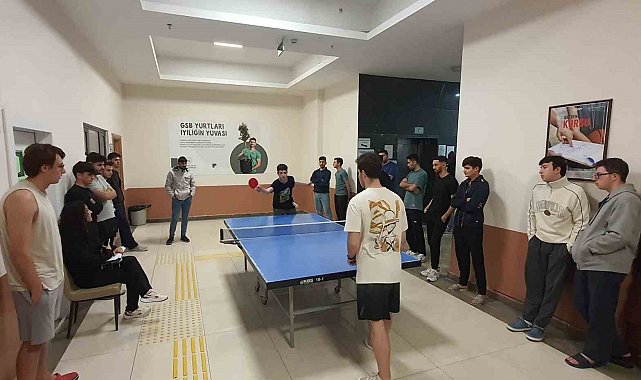 Yurtlarda kalan öğrenciler düzenlenen etkinlikler ile sosyalleşiyor