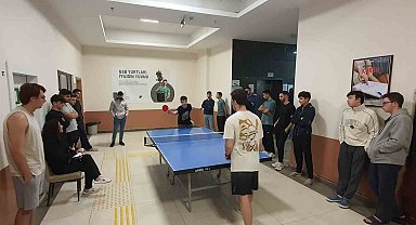 Yurtlarda kalan öğrenciler düzenlenen etkinlikler ile sosyalleşiyor