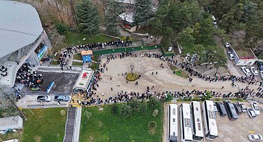 Yüzlerce metre kuyruk, herkes aynı şeyi istiyor