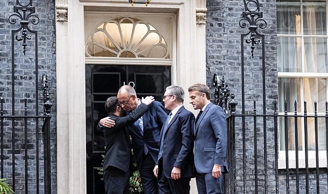 Zelenskiy: "Londra'daki görüşmeler verimli geçti ve barış yönünde küçük bir ilerleme var"