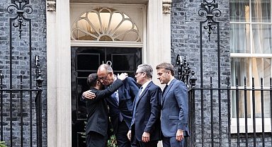 Zelenskiy: "Londra'daki görüşmeler verimli geçti ve barış yönünde küçük bir ilerleme var"