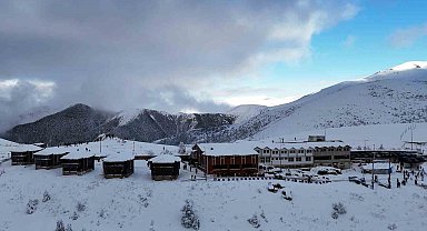 Zigana'nın zirvesinde "kar" yoğunluğu