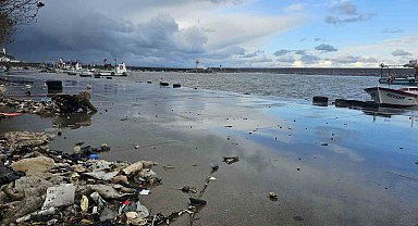 Zonguldak'ta dev dalgalar nedeniyle Kozlu Limanı su altında kaldı