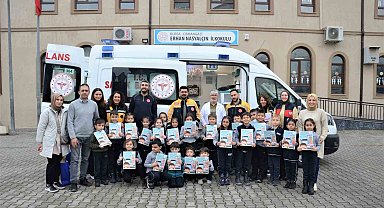 112'den minik Yağmur ve arkadaşlarına karne hediyesi