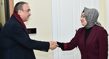 15 Temmuz şehidinin kızını ziyaret eden Vali: "Onlar sayesinde milli irade gasp edilemedi"