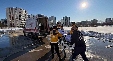20 yaşındaki hasta, yollar kapalı olunca helikopter ambulansla hastaneye ulaştırıldı