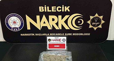 220 gram uyuşturucu maddeyi çadırın içine saklamışlar