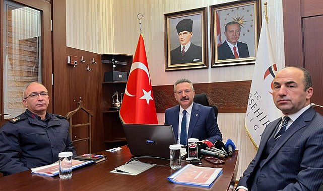 25 yıllık Vali Hüseyin Aksoy'dan veda konuşması