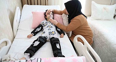 'Yanlış iğne' iddiasıyla yatalak olan 4 yaşındaki Mihra yaşam mücadelesi veriyor